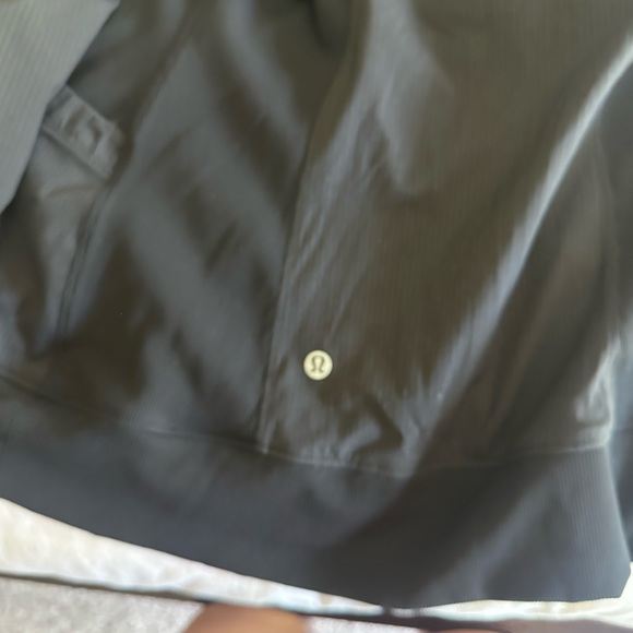 Lululemon black women’s hooded zip up - like new 6 - Picture 6 of 6